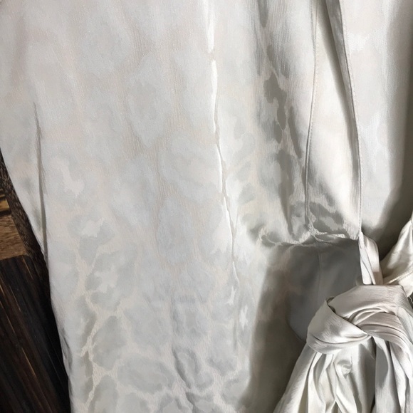 Cheetah print silver blouse Ann Taylor - Picture 2 of 3